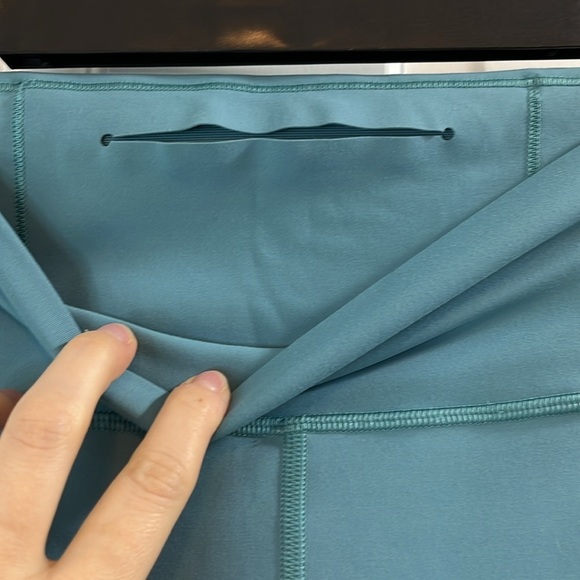 Lululemon In Movement Crop Everlux 19" Inseam in Pacific Breeze - Size 4 - Picture 8 of 9
